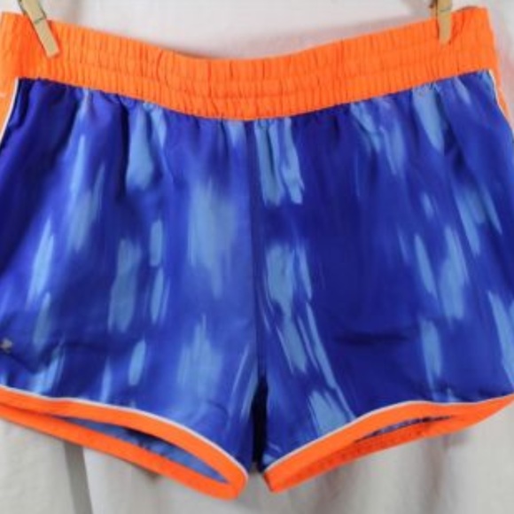 Under Armour Pants - Under Armour HeatGear semi fitted women's shorts S